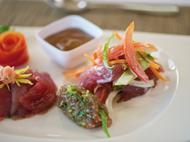 Dining aboard Miss Kulani yacht - Photo by Tim McKenna Photography©