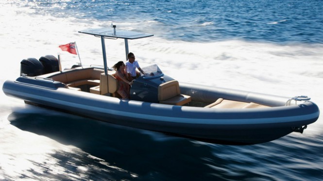 Hunton 1005 Yacht Tender at full speed