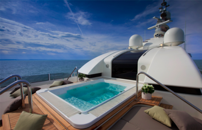 J'Ade yacht by CRN - Spa Pool