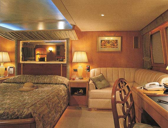Luxury yacht Amazing Grace - bedroom
