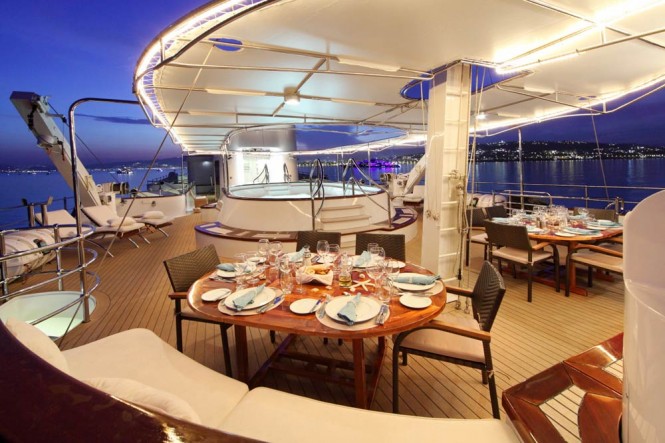 Al fresco dining - Superyacht Sherakhan