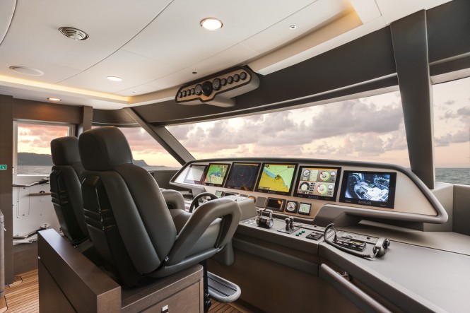 Motor yacht Navetta 33 No. 12 - Wheelhouse