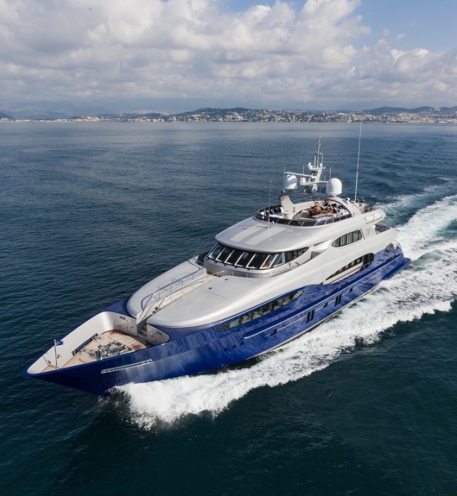 Vicem Yacht Vulcan at full speed - upview