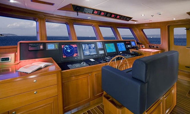 Motor yacht Relentless - Wheelhouse Photo by N. Rabinowitz