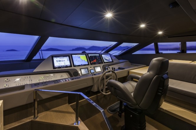 Superyacht F960 - pilot house