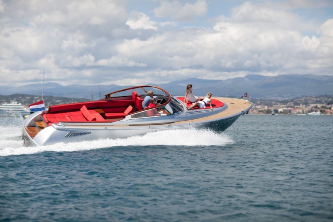 Wajer Osprey 38 yacht tender at full speed