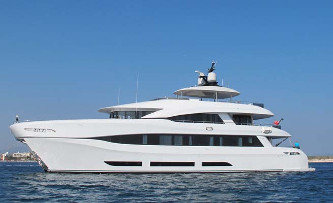 34m Curvelle superyacht Quaranta
