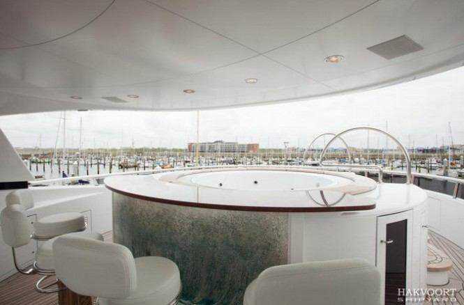 Apostrophe Yacht - Exterior