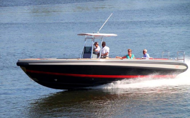 Chase 31 superyacht teder - side view