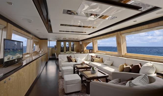 Luxury yacht E84 by Horizon - Saloon
