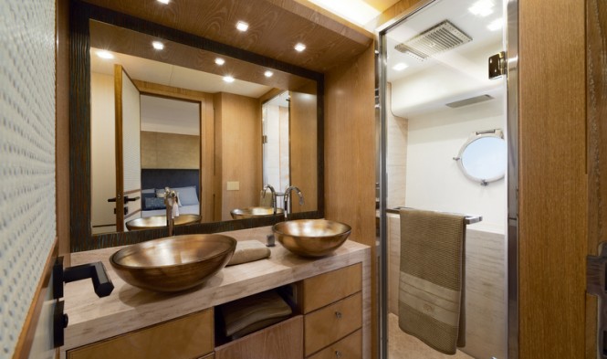 Luxury yacht MCY 86 - VIP Cabin - En Suite Bathroom