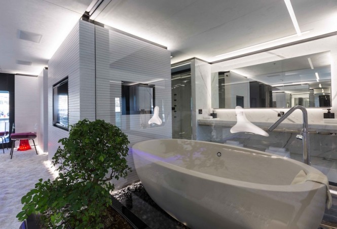 Ocean Paradise superyacht - bath