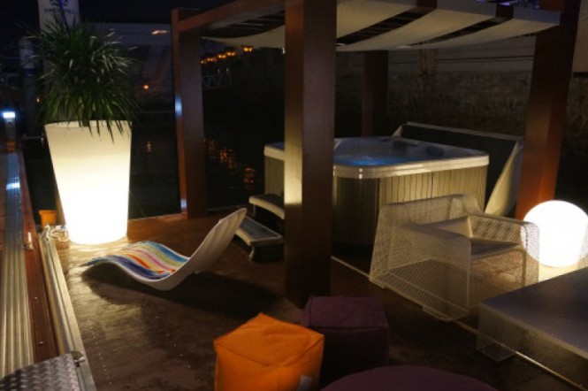 Poralu Marine's pontoon by night