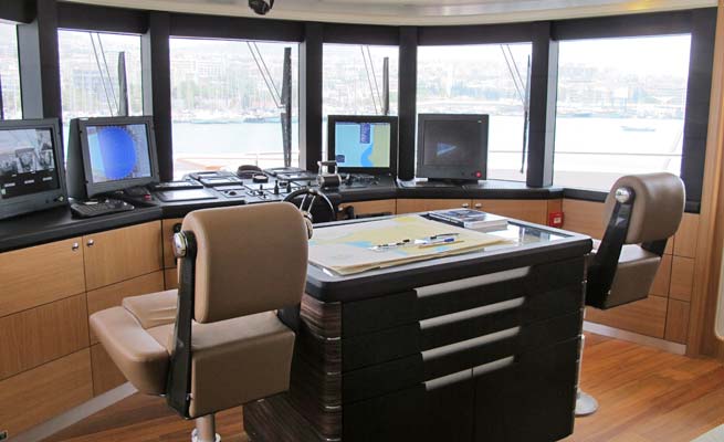 Superyacht Quaranta - Wheelhouse
