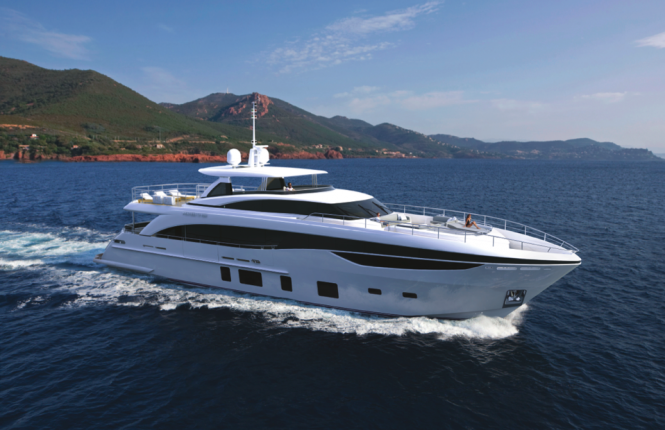 Motor yacht Princess 35M - White Hull Render