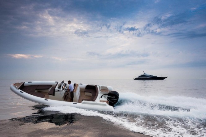 New Hunton 830 superyacht tender