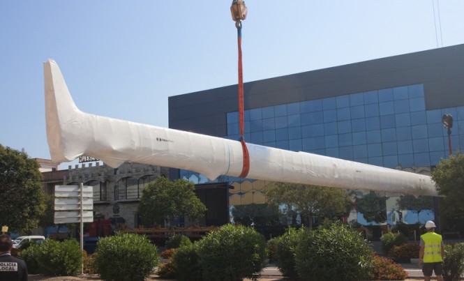 1-76m carbon mast completed by Future Fibres