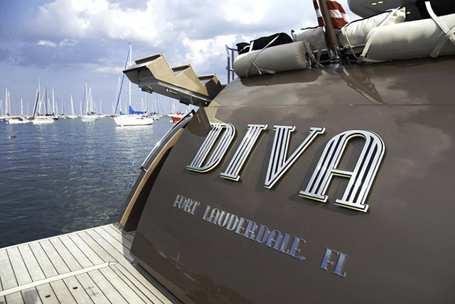 82ft superyacht DIVA docks by the Chicago Yacht Club at Monroe Harbor in Chicago