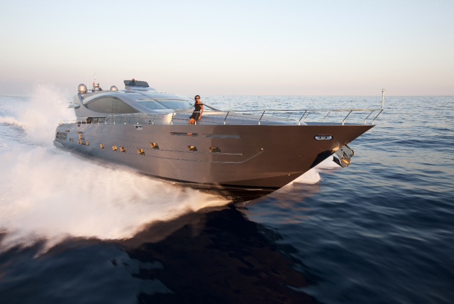 Luxury motor yacht Cerri 102/04 fitted with Seakeeper gyro stabilizator