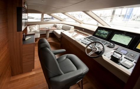 Superyacht Princess 88 - Wheelhouse