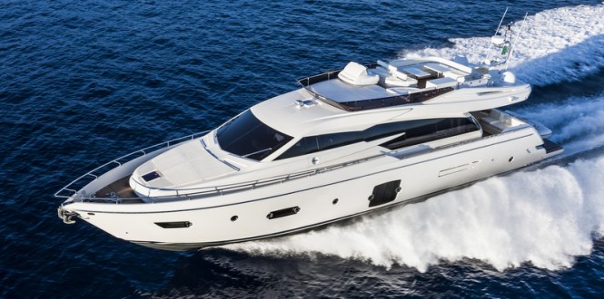 Ferretti 750 Yacht at full speed