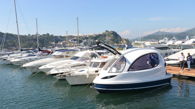 Jet Capsule yacht tender