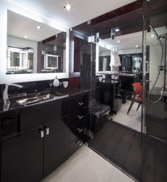 LSX95 superyacht - Master Head