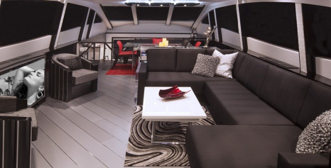 Luxury yacht LSX95 - Saloon