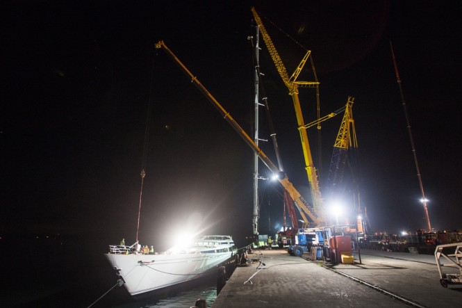 Luxury yacht M5 - Stepping Mast