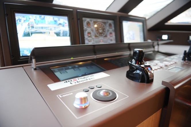 Motor yacht Columbus Sport Hybrid 40M - Dashboard