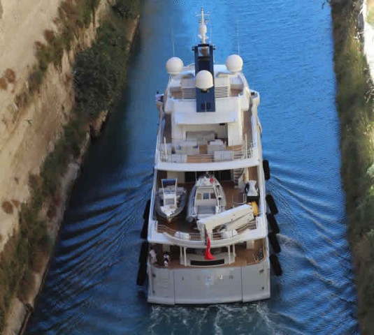 Motor yacht I-Nova - aft view