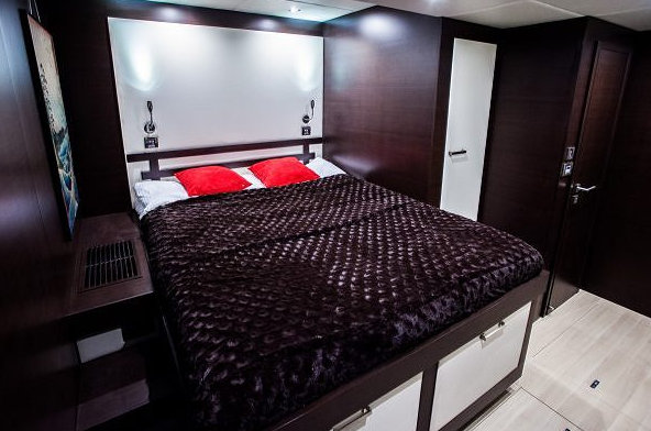 Sunreef 70 sailing yacht FENG - Cabin