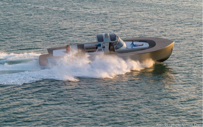 Alen 55 superyacht tender at full speed