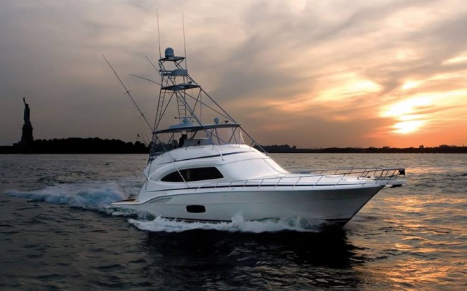 Bertram 70 Convertible Yacht at full speed