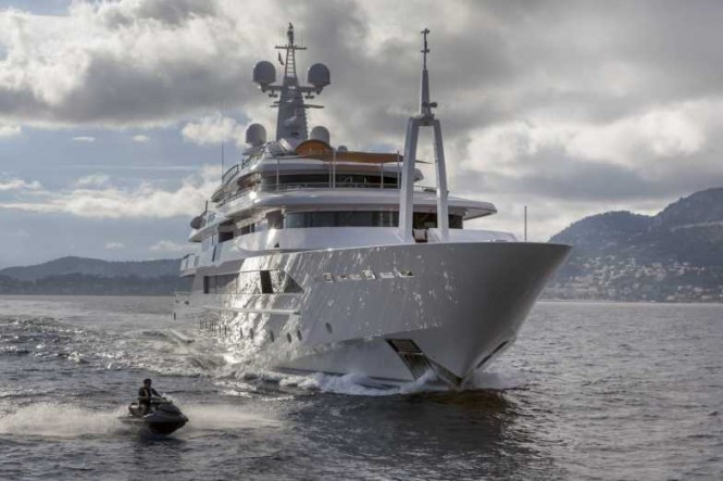 Chopi Chopi Yacht - front view