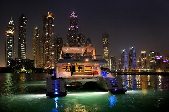 Luxury charter yacht Damrak II in Dubai