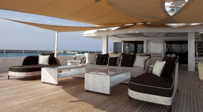 Luxury yacht CHOPI CHOPI - Owners cockpit - Owners deck