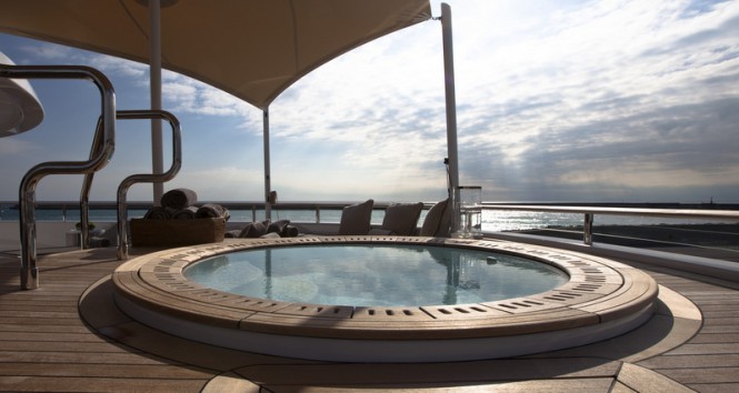 Motor yacht CHOPI CHOPI - Owners pool - Owners deck