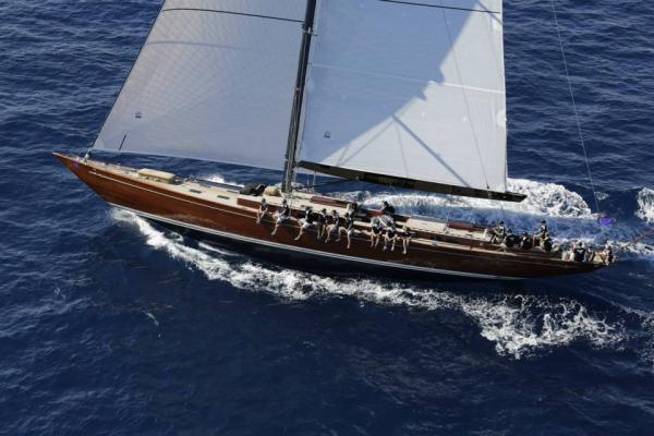 Superyacht Tempus Fugit with a full Doyle Stratis inventory