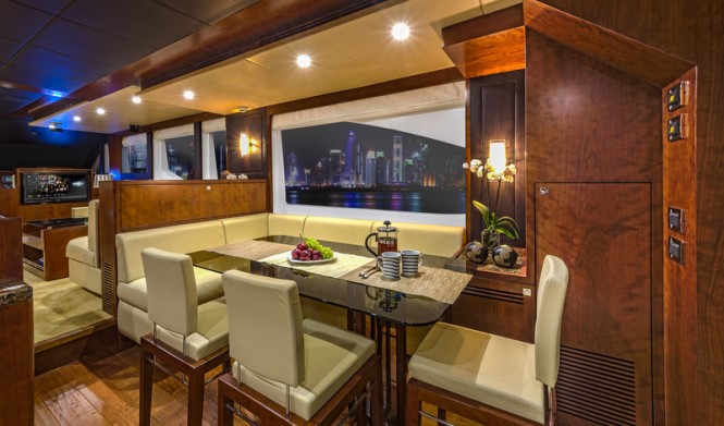 Majesty 70 Yacht - Dining Area