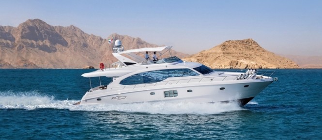 Majesty 70 Yacht at full speed