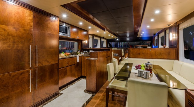 Motor yacht Majesty 70 - Galley and Dining