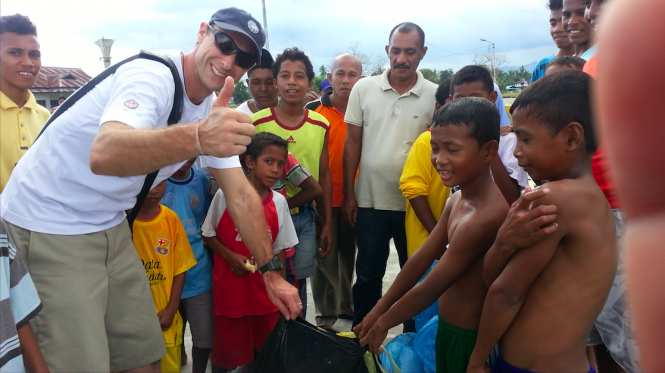 Indonesia - Beach cleanup