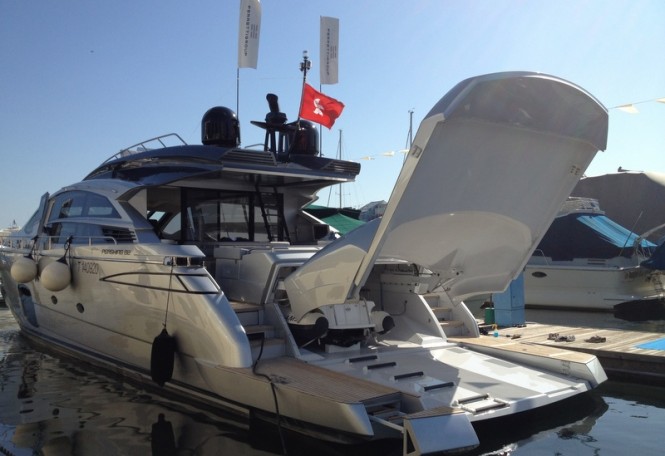 Pershing 82 superyacht