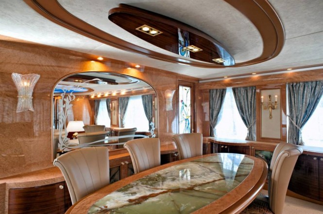 Superyacht Amer 100 - Dining Area