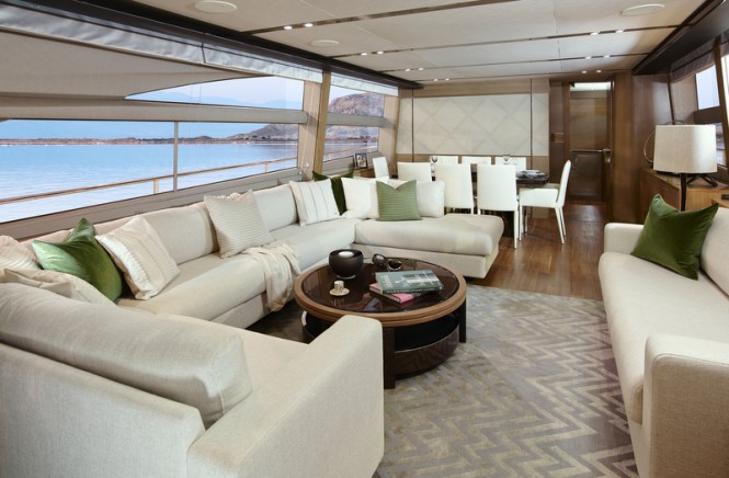 Superyacht Princess 82 - Saloon