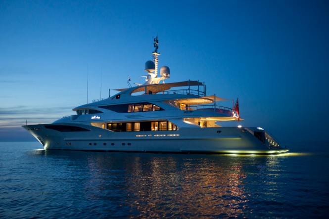 Bella Anna yacht - by night