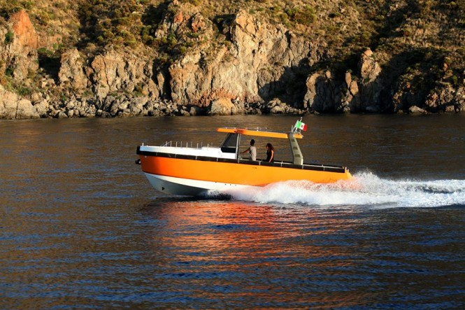 ETHOS 30 superyacht tender at full speed
