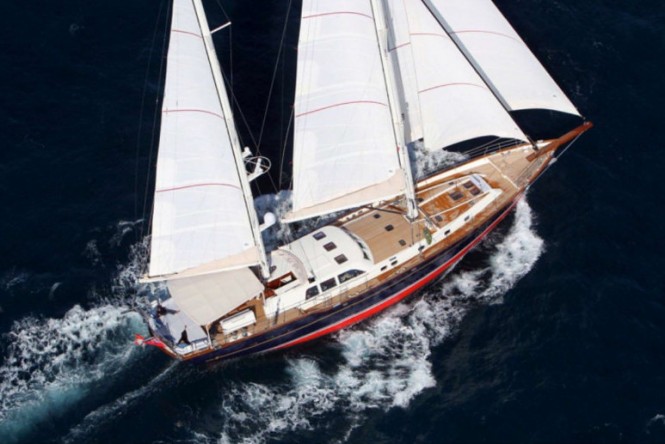 Luxury charter yacht Kestrel at speed off Cannes - Photo by Ocean Images