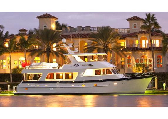 Luxury motor yacht Outer Reef 700